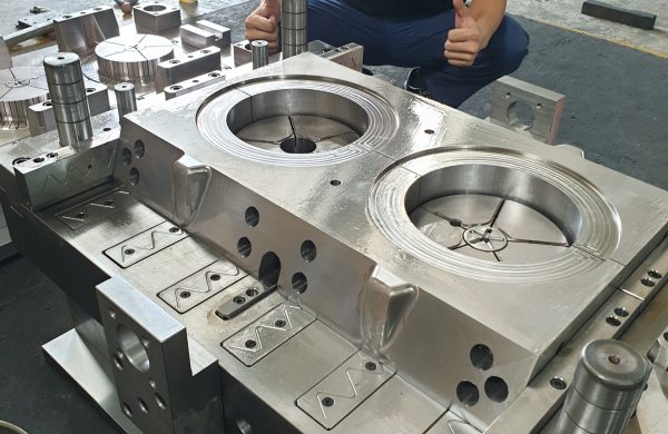 Gia công lõi khuôn nhựa - Công Ty TNHH Fine Mold Việt Nam